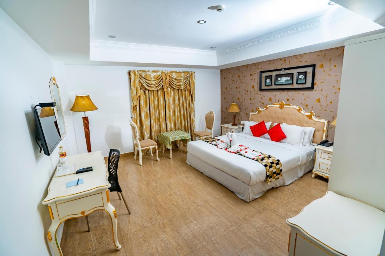Hotel Sidhartha Chalakudy Kizhake Chālakudi Esterno foto