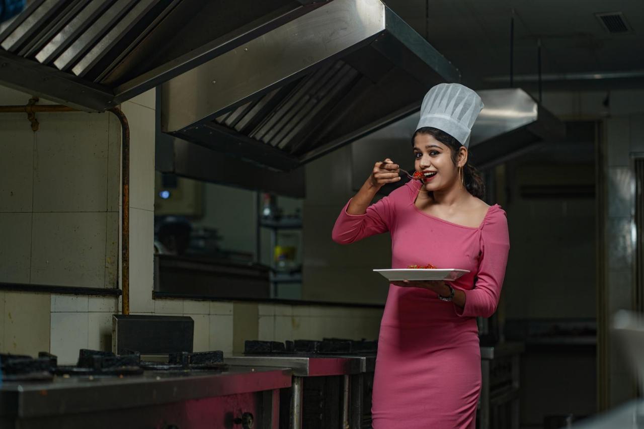 Hotel Sidhartha Chalakudy Kizhake Chālakudi Esterno foto